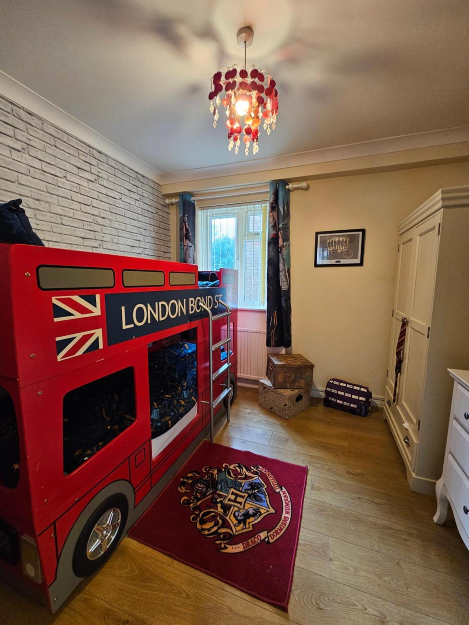 Harry Potter Hogwarts Apartment ワトフォード エクステリア 写真